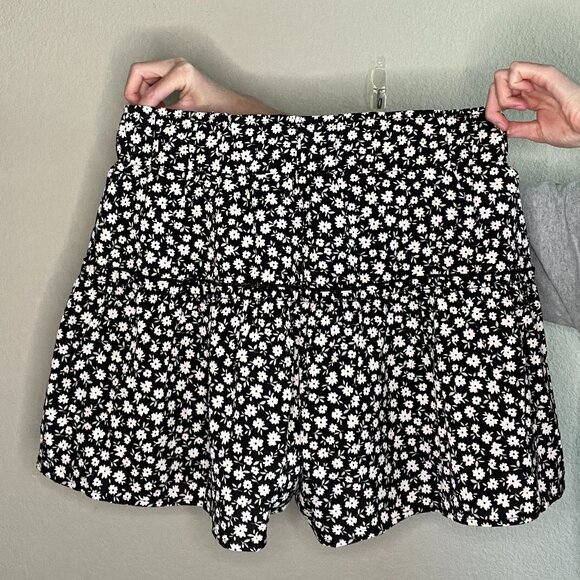 Altar'd State Shorts - Picture 2 of 3